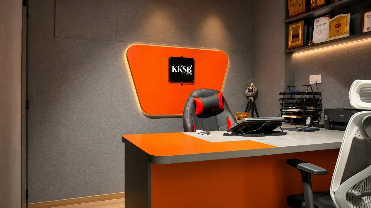 Editors’ Den